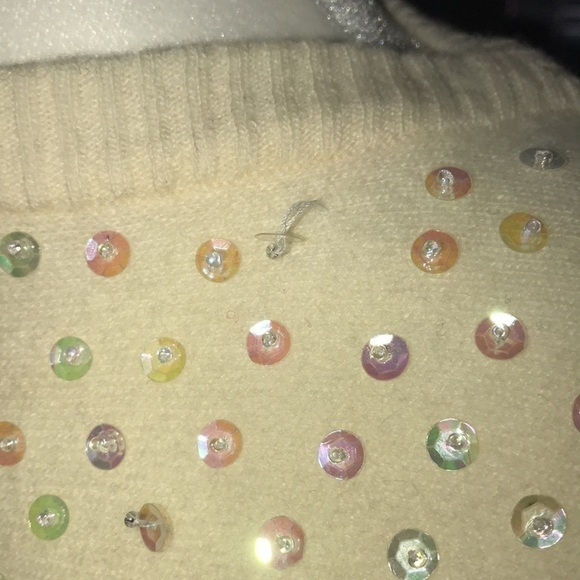 Vanilla Cream Color Sweater with detailed beading - Picture 5 of 6